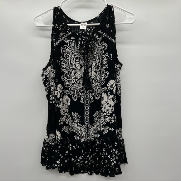 Bila Tops - Bila sleeveless top tie front top ladies size M.